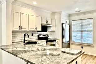 10132 Reindeer Way Ln, Charlotte, NC 28216 - Photo 3