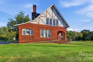 2415 E Main St, Lincolnton, NC 28092 - Photo 1