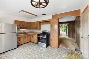 648 Crystal Dr, Hendersonville, NC 28791 - Photo 7