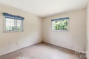 648 Crystal Dr, Hendersonville, NC 28791 - Photo 13