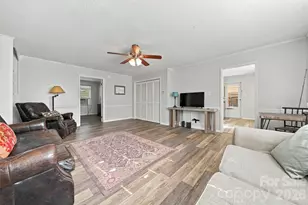 625 E Park Dr, Lincolnton, NC 28092 - Photo 25