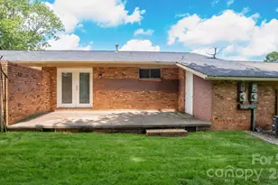 4926 Malibu Dr, Charlotte, NC 28215 - Photo 25