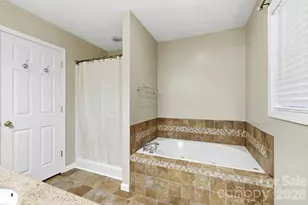 127 Chestnut Ln, Hendersonville, NC 28792 - Photo 15