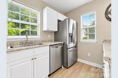 5845 Cougar Lane, Charlotte, NC 28269 - Photo 5