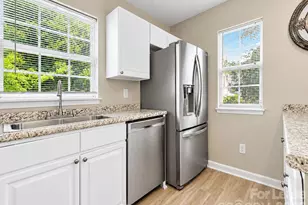 5845 Cougar Ln, Charlotte, NC 28269 - Photo 5