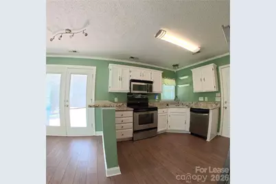 176 W Walnut Avenue, Mount Holly, NC 28120 - Photo 5