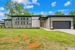 2003 Pln Fld Dr, Bessemer City, NC 28016 - Photo 3