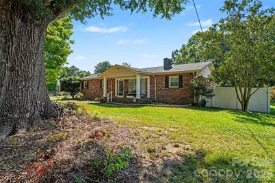 1410 36th Avenue Drive NE, Hickory, NC 28601 - Photo 3