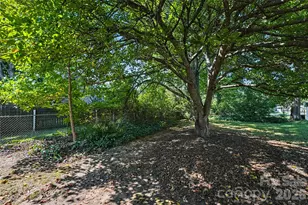 1410 36th Ave Dr NE, Hickory, NC 28601 - Photo 27