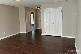 5305 Starflower Dr, Charlotte, NC 28215 - Photo 7