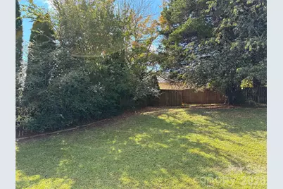 5305 Starflower Drive, Charlotte, NC 28215 - Photo 15