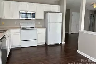 5305 Starflower Dr, Charlotte, NC 28215 - Photo 9