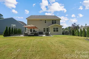 107 Hollywood Ct, Troutman, NC 28166 - Photo 3