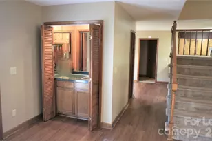 2308 Heathershire Ln, Matthews, NC 28105 - Photo 9