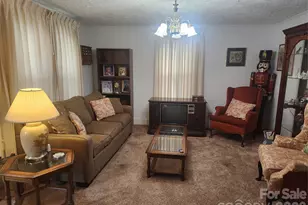 1327 21st Street Street NE, Hickory, NC 28601 - Photo 3