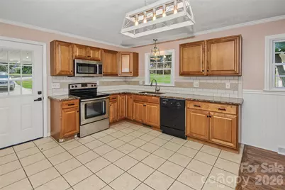 517 N Carolina Avenue, Statesville, NC 28677 - Photo 5