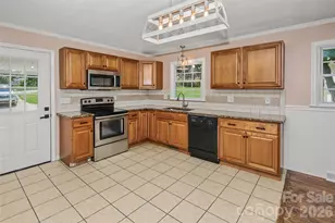 517 N Carolina Ave, Statesville, NC 28677 - Photo 5