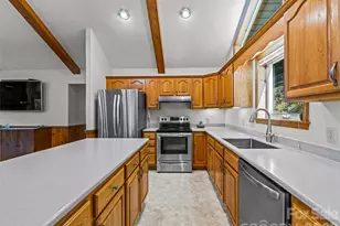 1090 Maple Spgs Dr, Waynesville, NC 28785 - Photo 11
