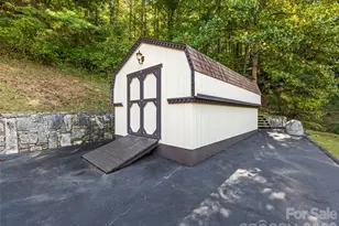 1090 Maple Spgs Dr, Waynesville, NC 28785 - Photo 41