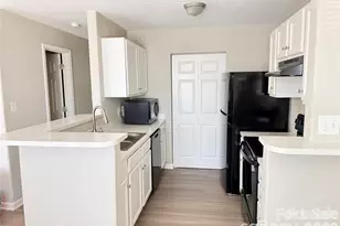 1063 Triece Ln, Charlotte, NC 28215 - Photo 11