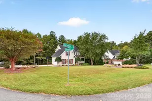 8705 Dartmoor Pl, Charlotte, NC 28227 - Photo 3