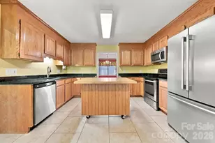 1119 Edgefield Ln, Newton, NC 28658 - Photo 9