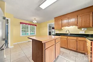 1119 Edgefield Ln, Newton, NC 28658 - Photo 7