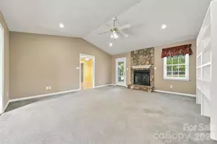 1119 Edgefield Ln, Newton, NC 28658 - Photo 3