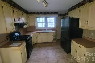 910 W Mauney Ave, Gastonia, NC 28052 - Photo 3