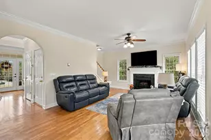 4858 Elmhurst Dr NE, Hickory, NC 28601 - Photo 9