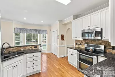 4858 Elmhurst Drive NE, Hickory, NC 28601 - Photo 13