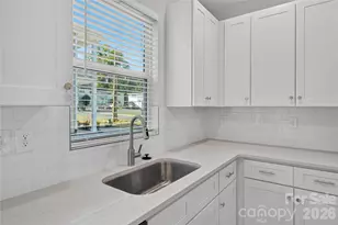 3535 Avalon Ave, Charlotte, NC 28208 - Photo 11