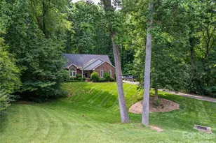 645 Deerfield Dr, Mount Holly, NC 28120 - Photo 5
