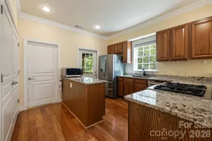 28 Trafalgar Cir, Asheville, NC 28805 - Photo 3