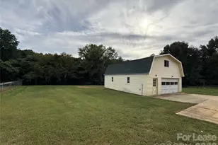 1413 Grovewood Dr, Charlotte, NC 28208 - Photo 15