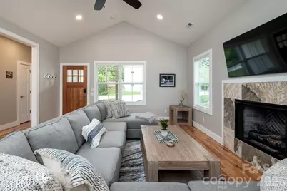 131 Mills Avenue, Brevard, NC 28712 - Photo 7