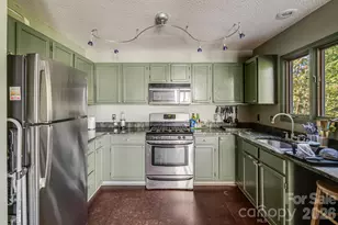 8 Zachary Ridge Rd, Asheville, NC 28804 - Photo 15
