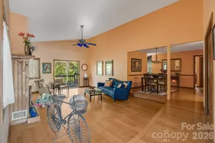 8 Zachary Ridge Rd, Asheville, NC 28804 - Photo 5