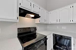 423 Cottonwood Park Dr, Charlotte, NC 28214 - Photo 3
