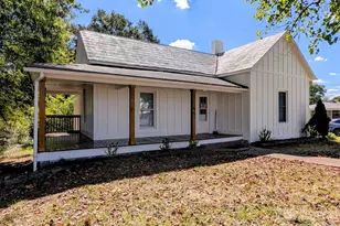635 S Grove St, Lincolnton, NC 28092 - Photo 1