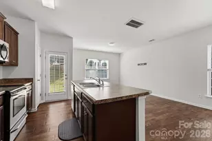 9360 Hamel St, Charlotte, NC 28215 - Photo 7