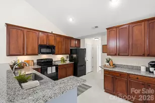 5518 Prosperity View Dr, Charlotte, NC 28269 - Photo 5