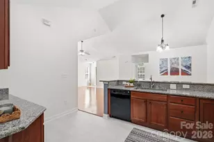 5518 Prosperity View Dr, Charlotte, NC 28269 - Photo 7