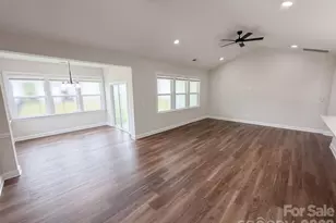 6109 Balham Ct, Charlotte, NC 28215 - Photo 3