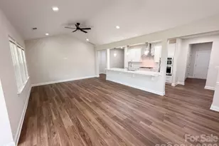 6109 Balham Ct, Charlotte, NC 28215 - Photo 9