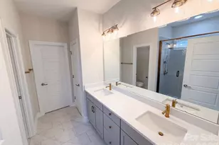 6109 Balham Ct, Charlotte, NC 28215 - Photo 17