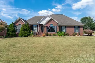 2915 Woodfield Ln, Lincolnton, NC 28092 - Photo 1