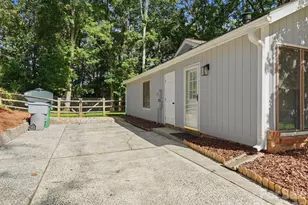 10702 Kingfisher Dr, Charlotte, NC 28226 - Photo 3