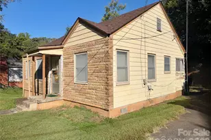 216 W 9th St, Newton, NC 28658 - Photo 3