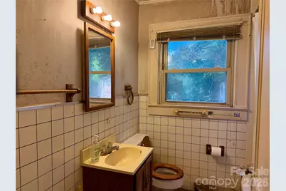 216 W 9th Street, Newton, NC 28658 - Photo 15